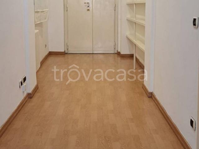 Appartamento in affitto a Roma via Carlo Bartolomeo Piazza, parzialmente arredato, centrale, servizio di portineria TrovaCasa