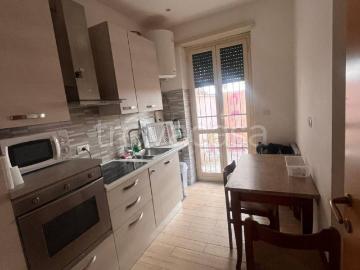 Appartamento in affitto a Roma via Carlo Denina, arredato, giardino privato, vicinanze negozi TrovaCasa