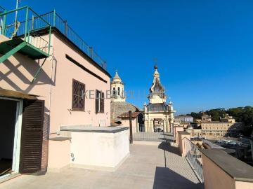 Appartamento in affitto a Roma via del Corso, non arredato/vuoto, terrazzo, da ristrutturare TrovaCasa