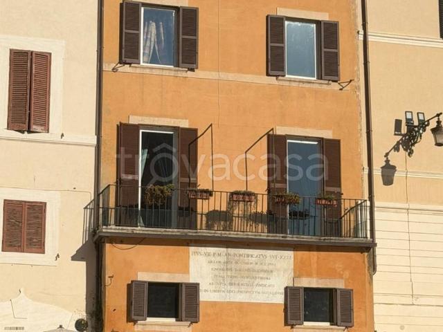 Appartamento in affitto a Roma via del Pantheon, parzialmente arredato, centrale, balcone TrovaCasa