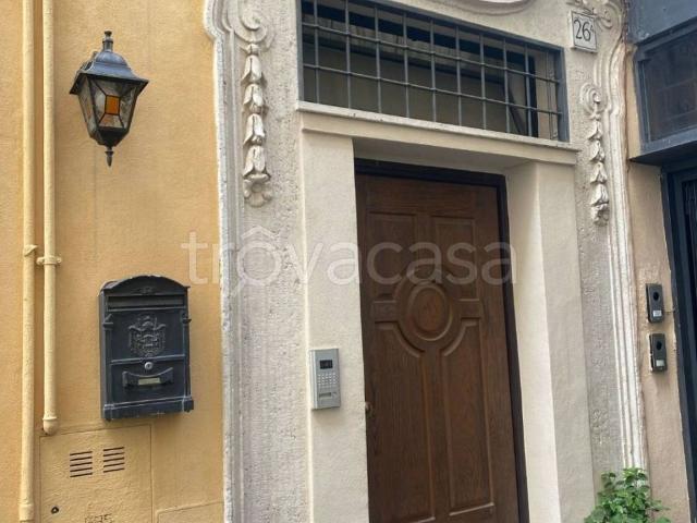 Appartamento in affitto a Roma via della Mercede, parzialmente arredato TrovaCasa