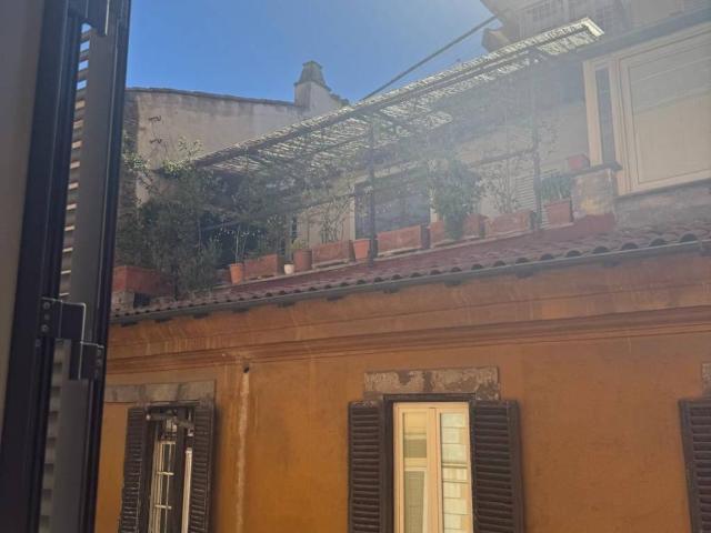 Appartamento in affitto a Roma via della Panetteria, arredato, riscaldamento autonomo, centrale TrovaCasa