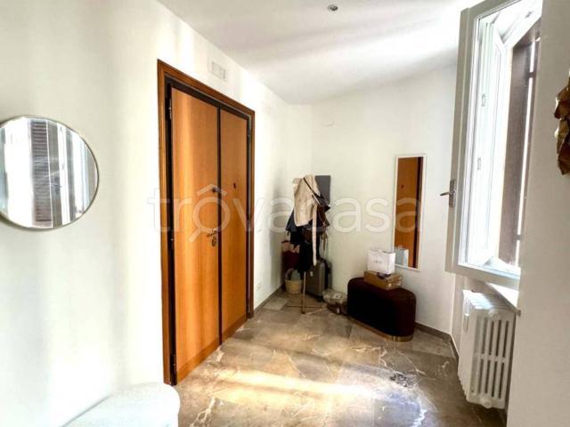 Appartamento in affitto a Roma via di San Francesco a Ripa, arredato TrovaCasa
