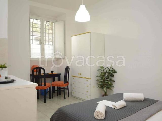 Appartamento in affitto a Roma via di Sant'Erasmo, San Giovanni
