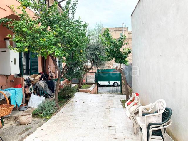 Appartamento in affitto a Roma via Dionigi Periegete, 28, arredato, terrazzo, riscaldamento autonomo TrovaCasa