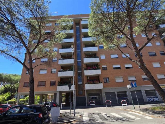 Appartamento in affitto a Roma via Enrico Viarisio 2/a, posto auto, riscaldamento autonomo, ascensore TrovaCasa
