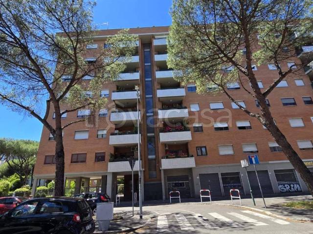 Appartamento in affitto a Roma via Enrico Viarisio, 2/a, posto auto, riscaldamento autonomo, ultimo piano TrovaCasa