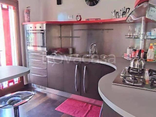 Casa Indipendente in affitto a Roma via Felice Caronni, arredato, giardino privato, parquet TrovaCasa