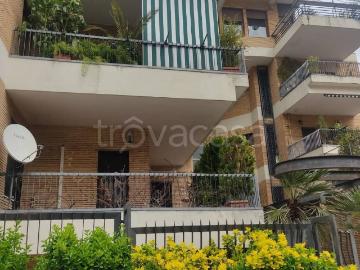 Appartamento in affitto a Roma via Francesco Mengotti, 42, non arredato/vuoto, terrazzo, servizio di portineria TrovaCasa