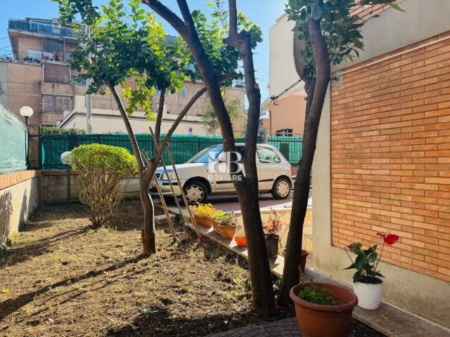 Appartamento in affitto a Roma via Gaetano Perusini, arredato, giardino privato, ristrutturato TrovaCasa