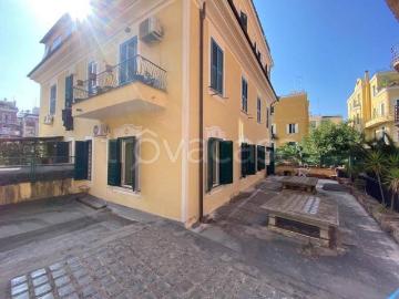 Appartamento in affitto a Roma via Licinia, arredato, terrazzo, doppia esposizione TrovaCasa