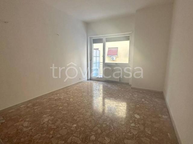 Appartamento in affitto a Roma via Roccaporena, parzialmente arredato, buono stato, riscaldamento centralizzato TrovaCasa