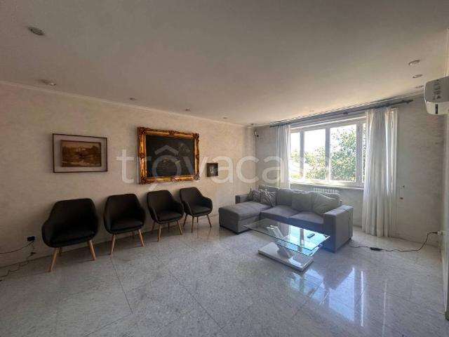 Appartamento in affitto a Roma via Roncegno, box, terrazzo, immobile di prestigio TrovaCasa