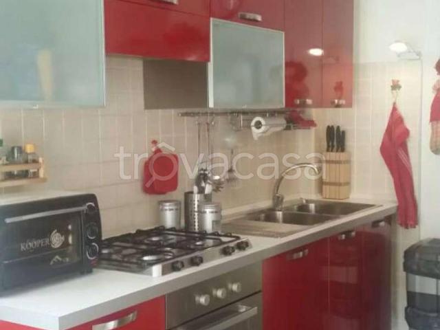 Appartamento in affitto a Roma via Roncoferraro, arredato, terrazzo, balcone TrovaCasa