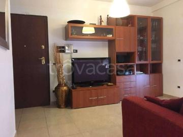 Appartamento in affitto a Roma via Roncoferraro, arredato, terrazzo, balcone TrovaCasa