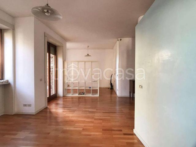 Appartamento in affitto a Roma via San Crescenziano, posto auto, box, terrazzo TrovaCasa