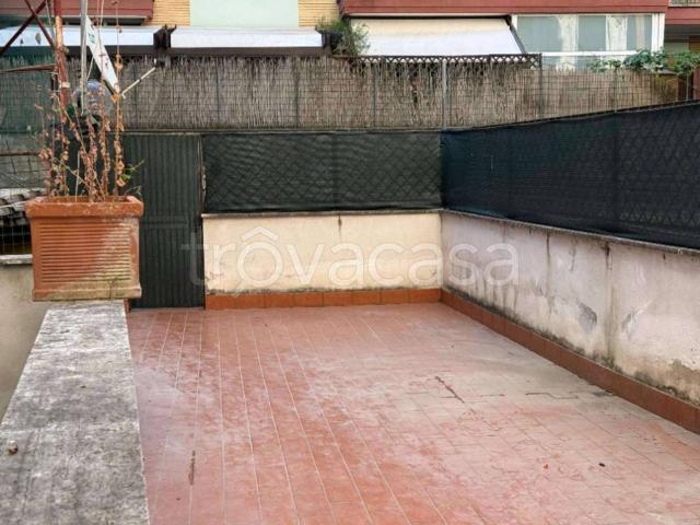 Appartamento in affitto a Roma via San Godenzo, non arredato/vuoto, terrazzo, ingresso indipendente TrovaCasa