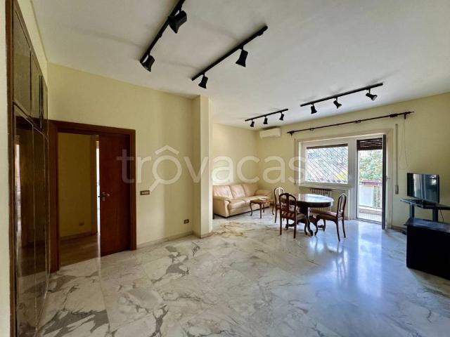 Appartamento in affitto a Roma via San Godenzo, immobile di prestigio, parzialmente arredato, ascensore TrovaCasa