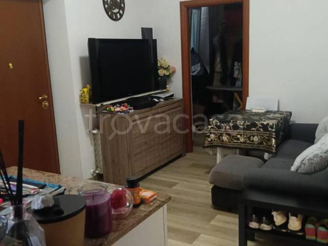 Appartamento in affitto a Roma via Sassonegro, arredato, giardino privato, angolo cottura TrovaCasa