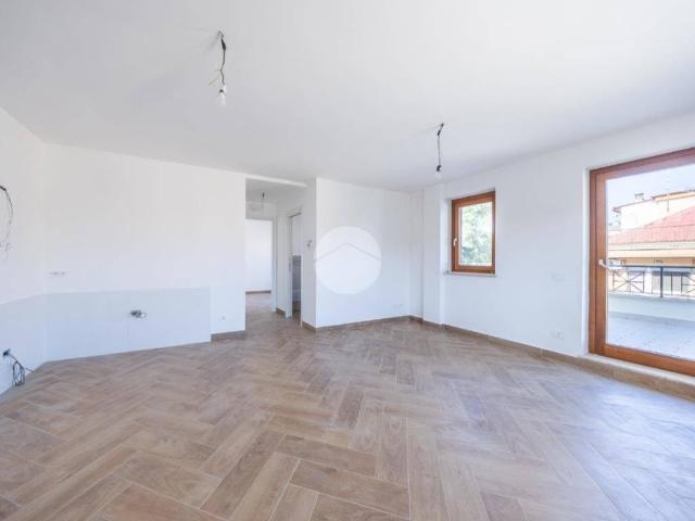 Appartamento in affitto a Roma via Siderno, 16, non arredato/vuoto, box, terrazzo TrovaCasa