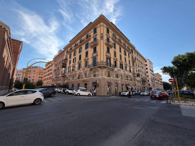 Appartamento in affitto a Roma via Tortona, parzialmente arredato, riscaldamento centralizzato, vicinanze negozi TrovaCasa