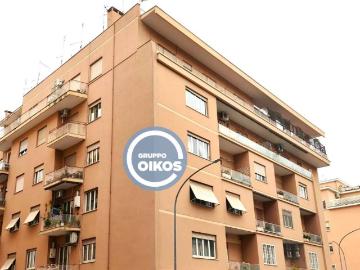 Appartamento in affitto a Roma via Ugo De Carolis, 4, non arredato/vuoto, servizio di portineria, balcone TrovaCasa