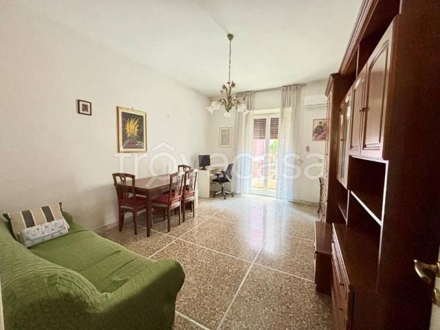 Appartamento in affitto a Roma via Valle Borbera, arredato, ascensore, doppia esposizione TrovaCasa