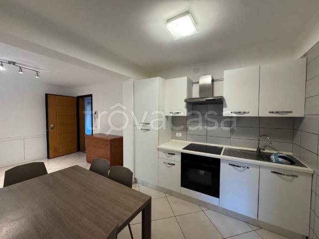Appartamento in affitto a Roma via Vico Consorti, 188, arredato, box, vicinanze negozi TrovaCasa