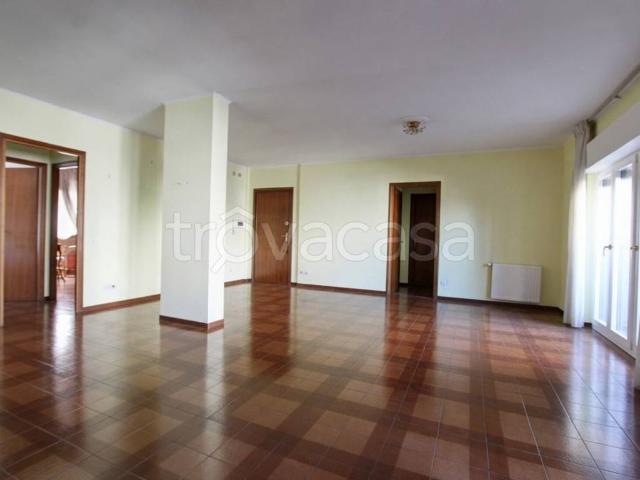 Appartamento in affitto a Roma via Virgilio Talli, 170, non arredato/vuoto, terrazzo, posto auto coperto TrovaCasa
