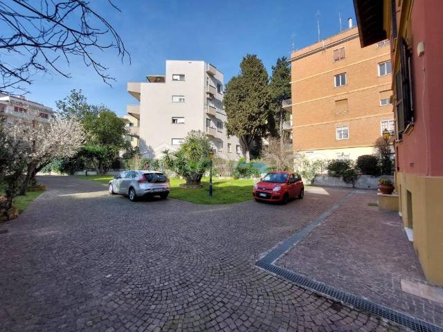 Appartamento in affitto a Roma viale Carnaro, 5, giardino, posto auto, lavatrice TrovaCasa