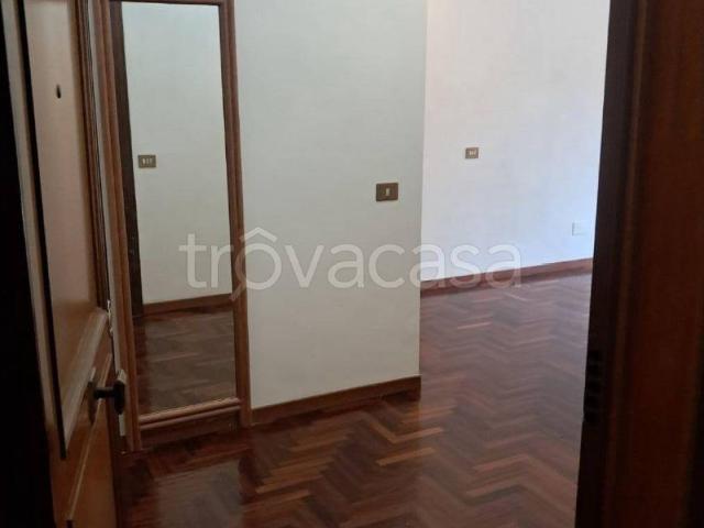 Appartamento in affitto a Roma viale Cesare Pavese, riscaldamento autonomo, parzialmente arredato, ascensore TrovaCasa
