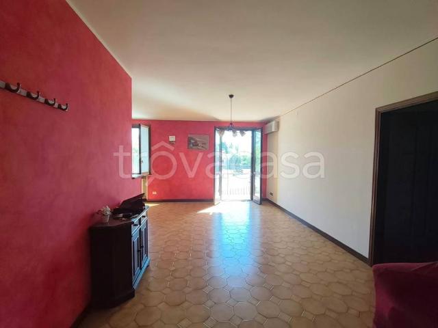 Appartamento in affitto a Roncoferraro via Candido Fanti, box, ultimo piano, senza ascensore TrovaCasa