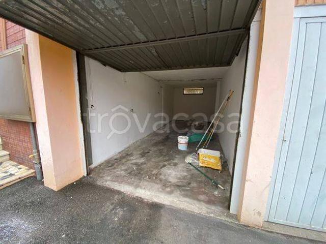 Appartamento in affitto a Rovigo viale Tre Martiri, 34, non arredato/vuoto, box, senza ascensore TrovaCasa
