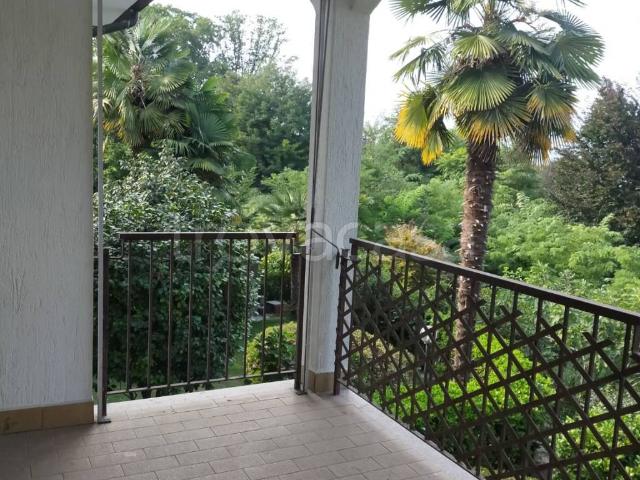 Appartamento in affitto a Stresa via Alessandro Manzoni, arredato, box, terrazzo TrovaCasa
