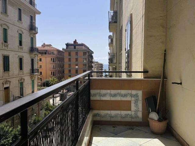 Appartamento in affitto a Salerno SA
