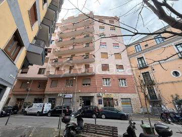 Appartamento in affitto a Salerno piazza Sedile di Portarotese, non arredato/vuoto, vista mare, balcone TrovaCasa