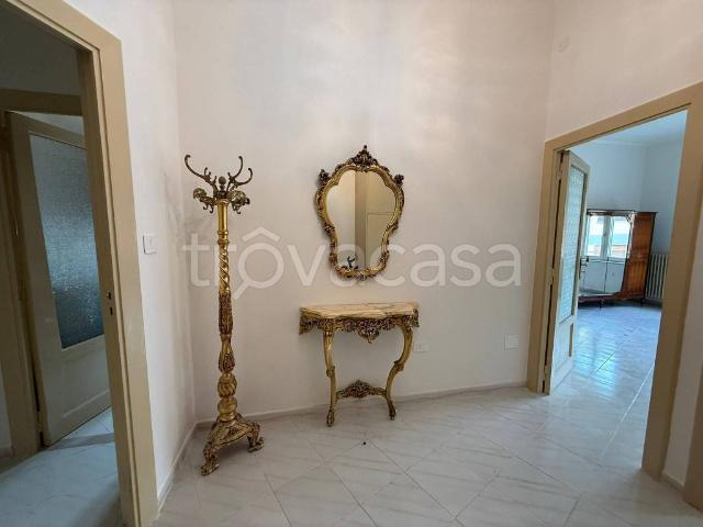 Appartamento in affitto a Salerno piazza Sedile di Portarotese, non arredato/vuoto, vista mare, balcone TrovaCasa