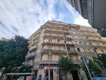 Appartamento in affitto a Salerno via Nizza, 114, non arredato/vuoto, ristrutturato, balcone TrovaCasa