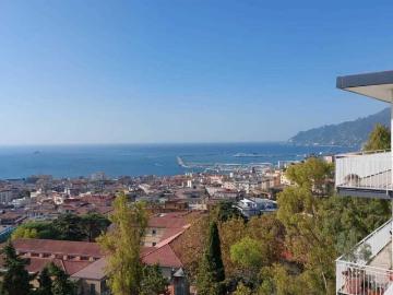 Appartamento in affitto a Salerno via Valerio Laspro, 61, arredato, riscaldamento autonomo, vista mare TrovaCasa