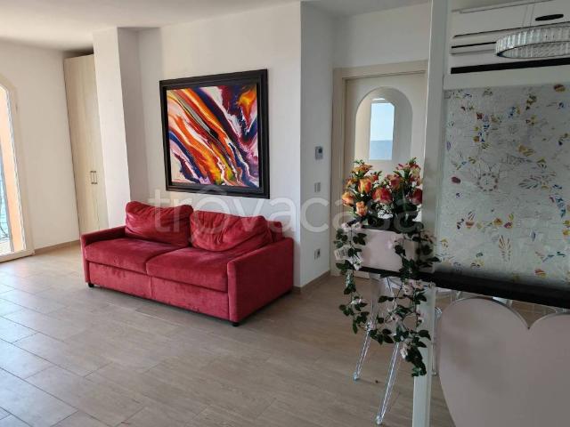 Appartamento in affitto a Sanremo, non arredato/vuoto, giardino privato, box TrovaCasa