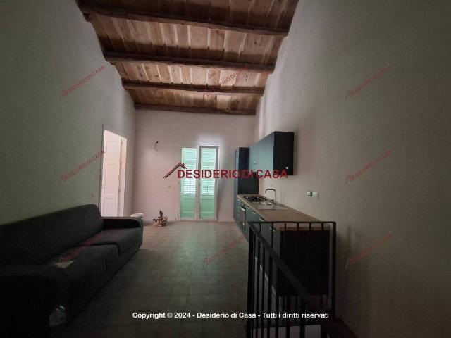 Appartamento in affitto a Santa Flavia via Busalacchi, arredato, doppia esposizione, infissi in legno TrovaCasa