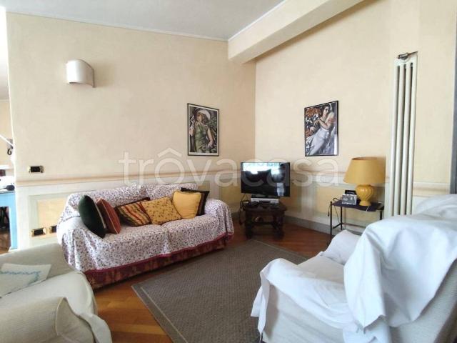 Appartamento in affitto a Sarnico piazza XX settembre, arredato, terrazzo, immobile di prestigio TrovaCasa
