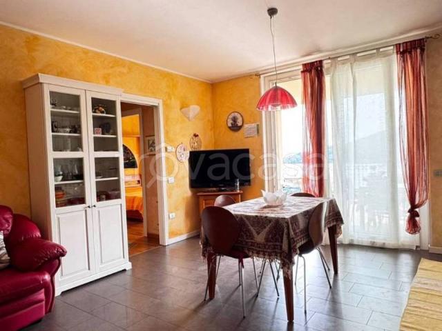 Appartamento in affitto a Sarnico via liguria, arredato, giardino privato, box TrovaCasa