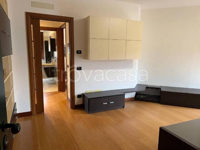 Appartamento in affitto a Saronno via Giosuè Carducci, arredato, box, terrazzo TrovaCasa