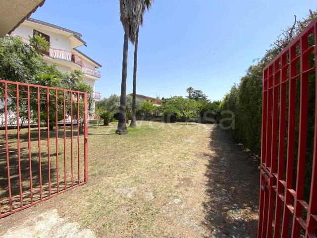 Appartamento in affitto a Sellia Marina, non arredato/vuoto, giardino privato, caminetto TrovaCasa