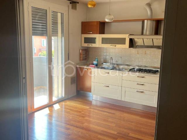 Appartamento in affitto a Selvazzano Dentro via Domenico Veronese, arredato, box, terrazzo TrovaCasa