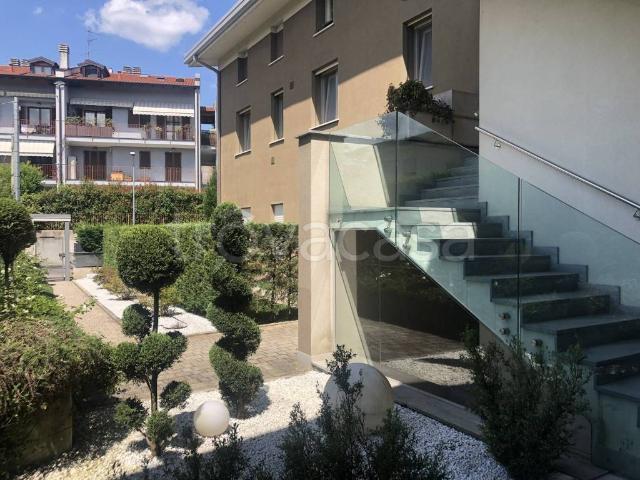 Appartamento in affitto a Sesto Calende via Gazzulli, arredato, box, terrazzo TrovaCasa