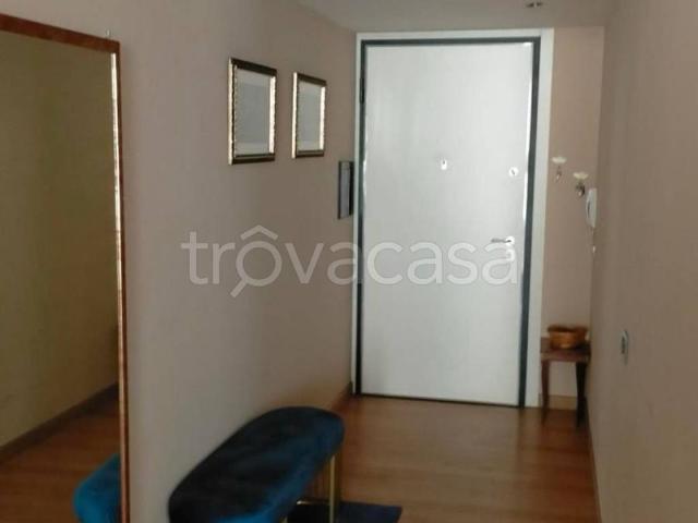 Appartamento in affitto a Sesto Calende via Vittorio Veneto, 13a, arredato, centrale, cantina TrovaCasa