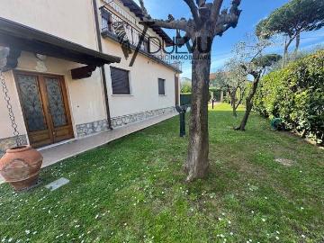 Appartamento in Affitto a Seravezza