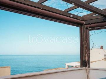Appartamento in affitto a Siracusa via Vittorio Veneto, arredato, terrazzo, vista mare TrovaCasa
